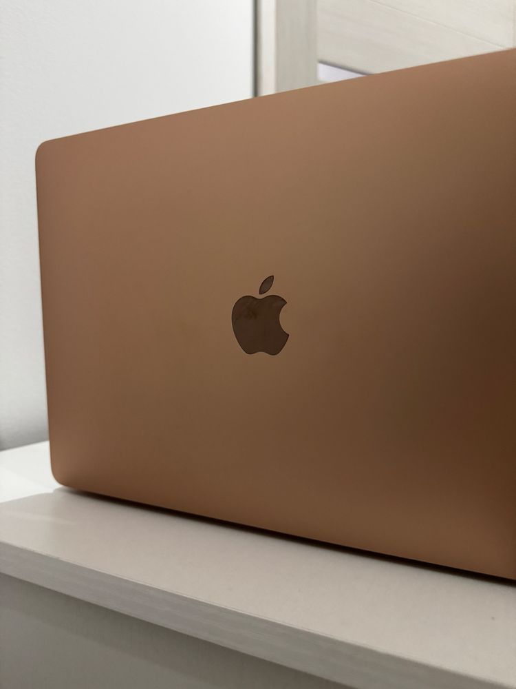 Макбук. MacBook Air 2020 • i3 / 8ГБ / 256ГБ