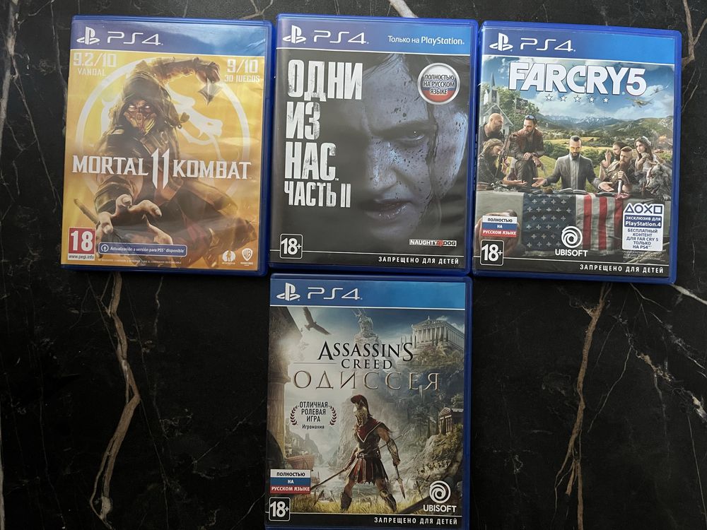 pS4 ,4 игры,2 джойстика