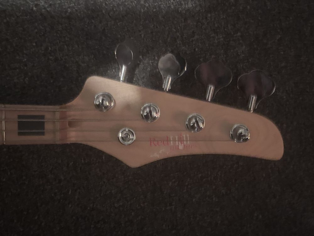Бас гитара redhill форма jazz bass