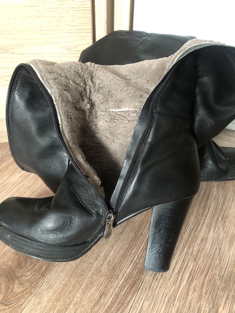 Продам жанские сапоги