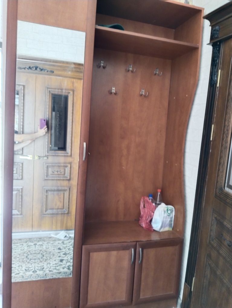 Срочно продаю б/у шкаф в прихожую за 15 тыс тенге