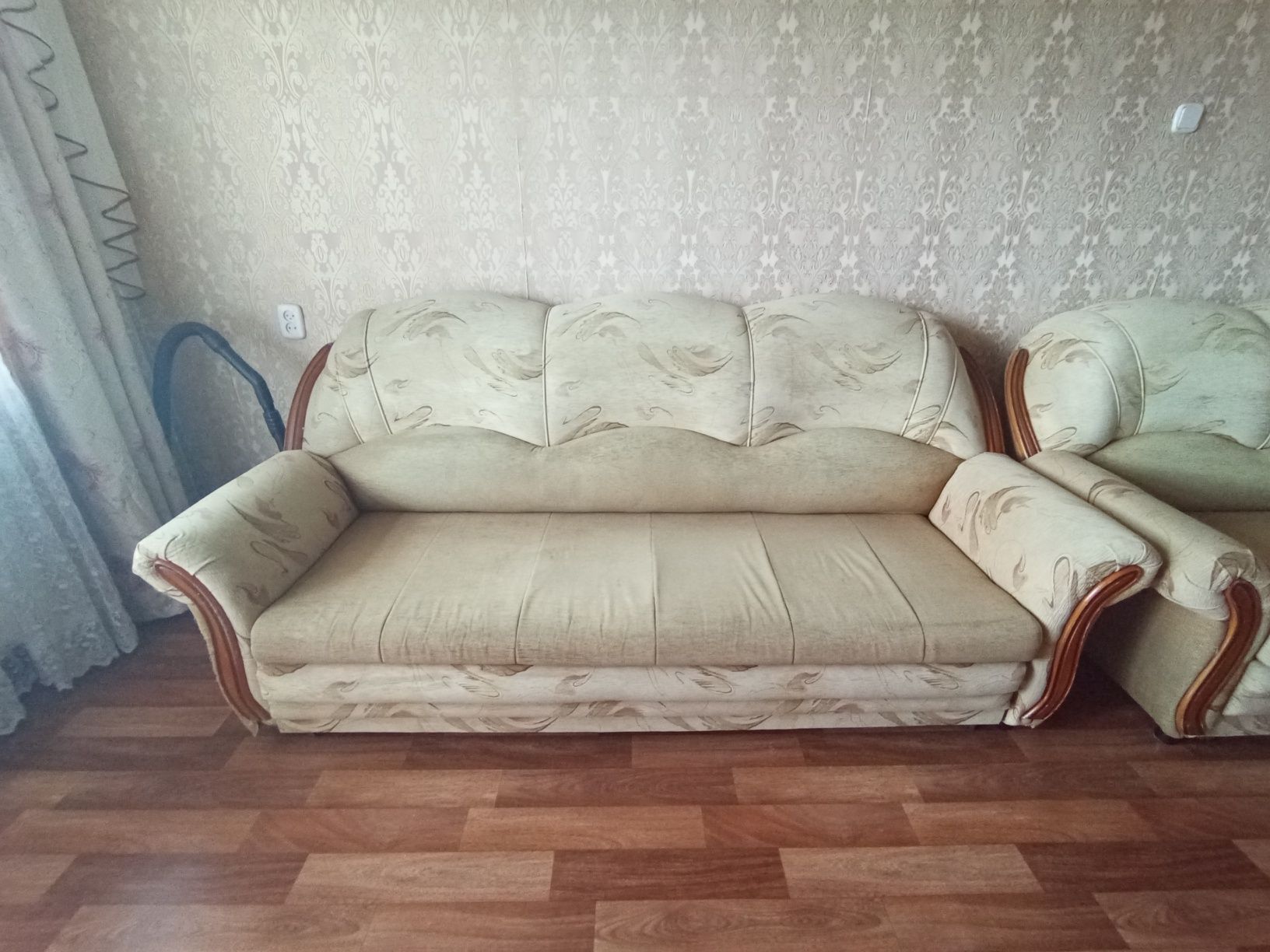 Продам диваны и кресло в гостиную