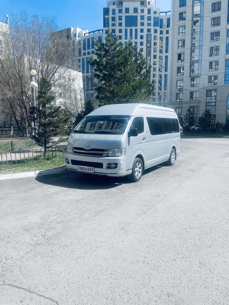 Пассажирские перевозки на Тойота Hiace.  Заказ микроавтобуса