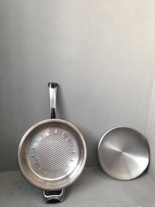 ОТДАМ ДАРОМ сковородку, глубокую, 10×26см, С КРЫШКОЙ, из стали, ЕС бу