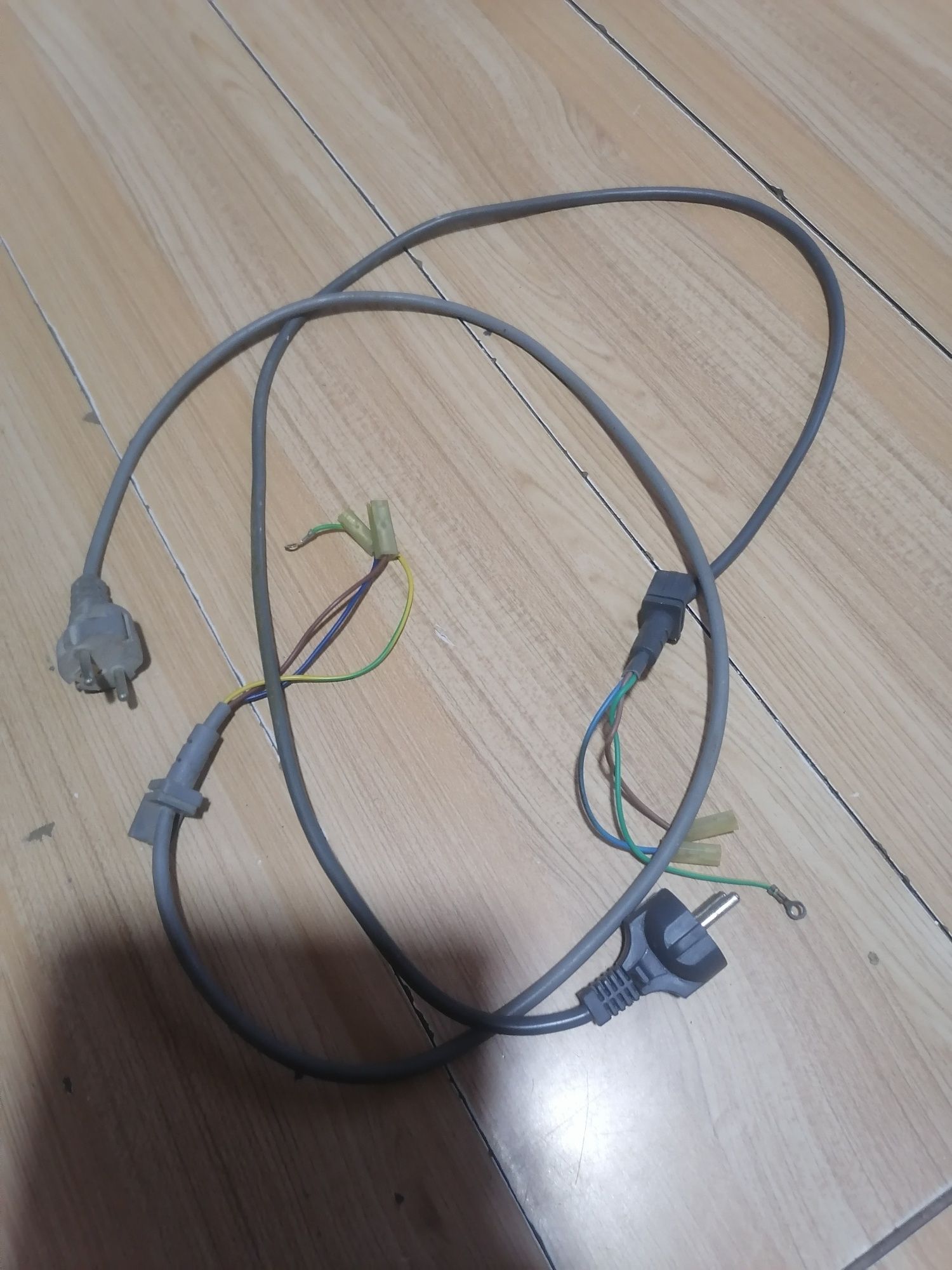 Продам запчасти на микроволновку.