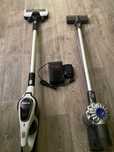 Комплект из двух аккумуляторных пылесосов  (Bosch, Dyson)