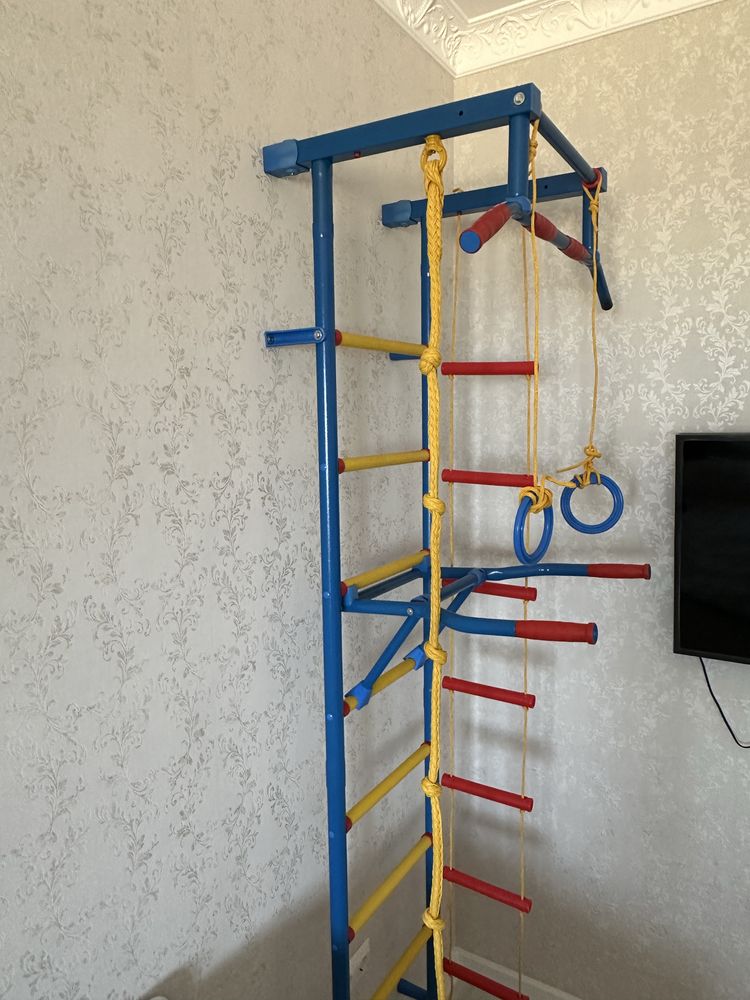 Продам детскую спортивную стенку