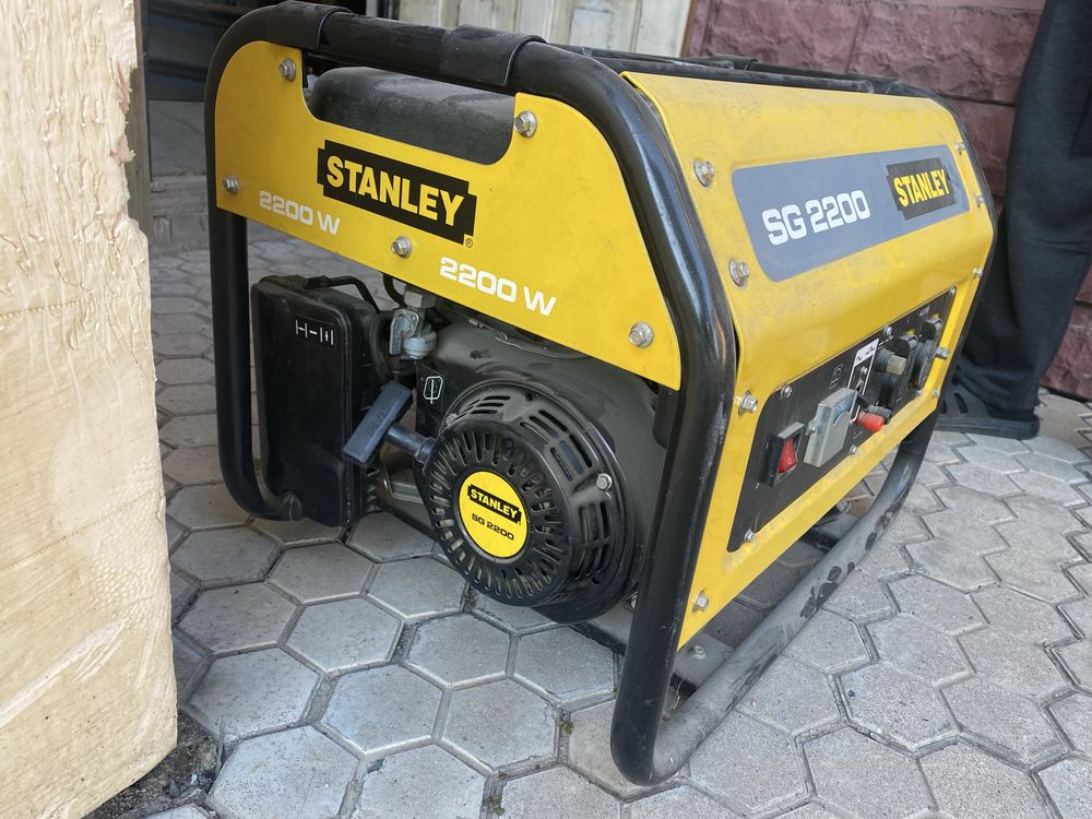 Генератор Stanley SG 2200 — почти новый, 2.2 кВт, бензиновый