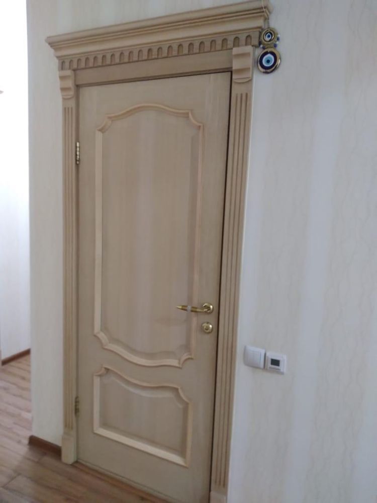 Продам межкомнатную дверь в классическом стиле. 5 шт