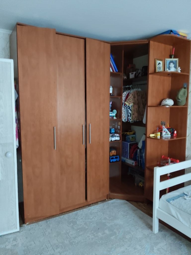 Шкаф продам по символической цене