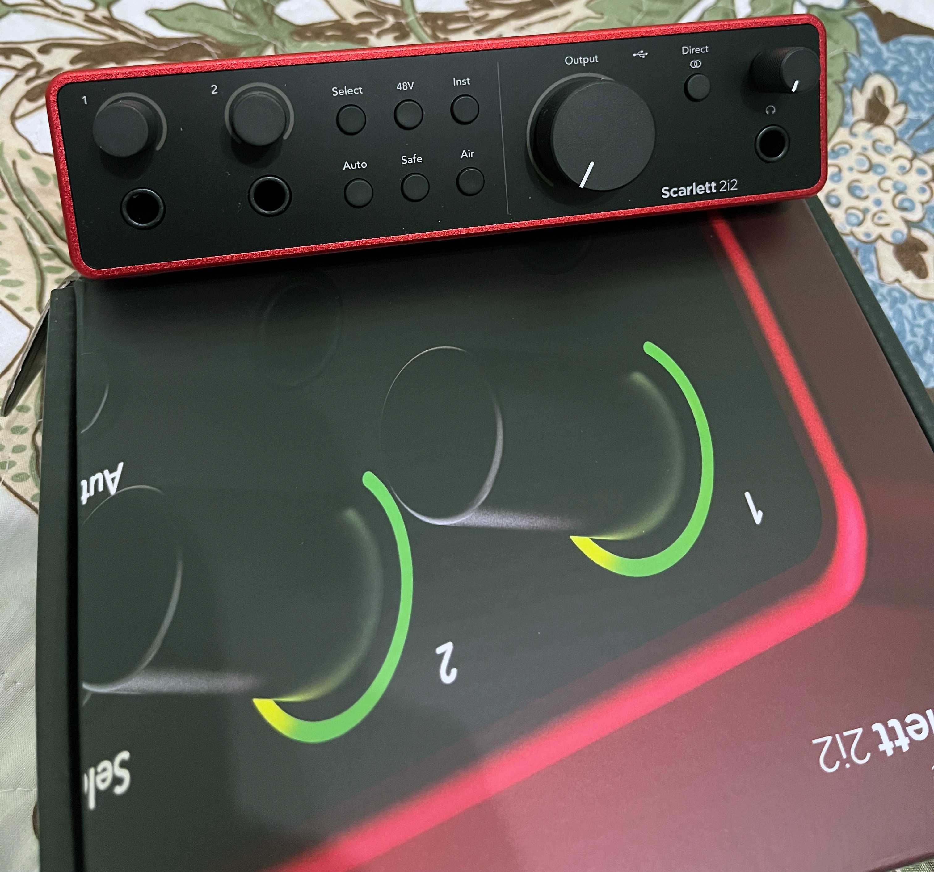 Звуковая карта Focusrite Scarlett 2i2 4th Generation