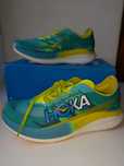 Профессиональные беговые кроссовки HOKA.