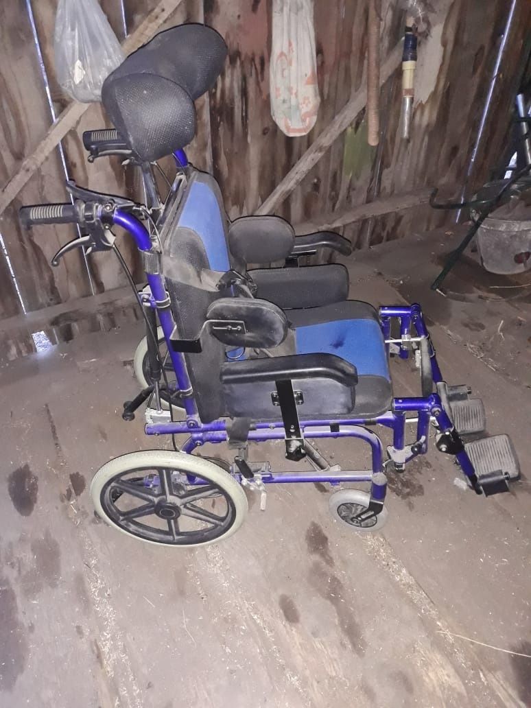 Срочно продам детскую ивалидную коляску