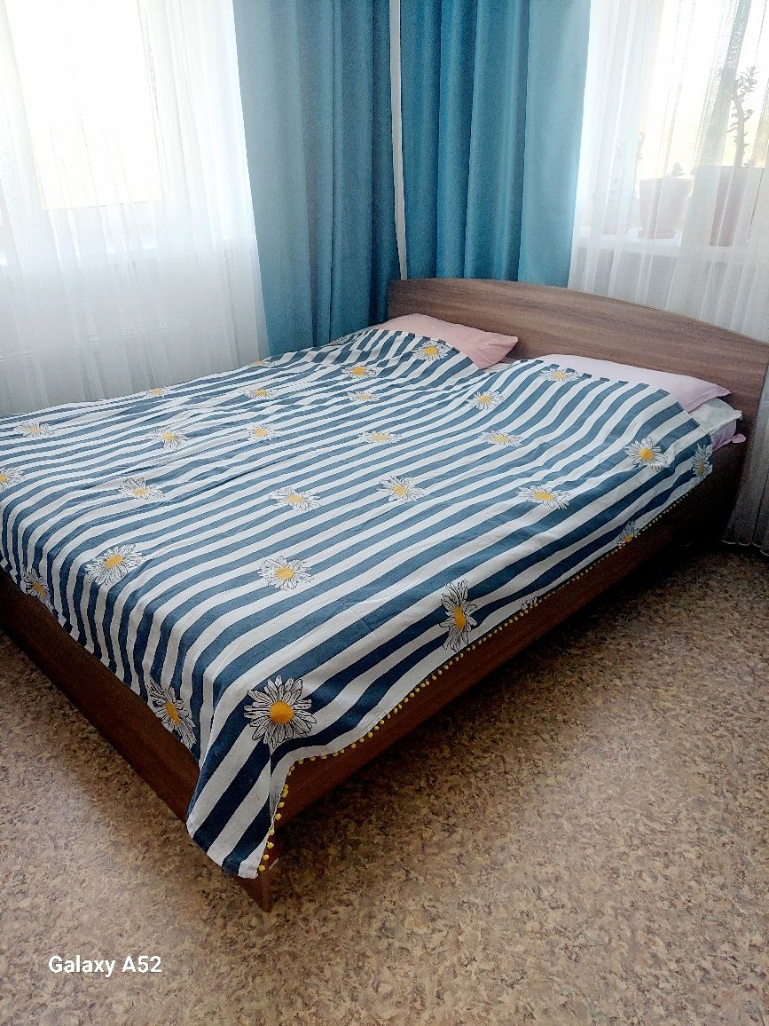 Продам 2х спальную кровать б/у