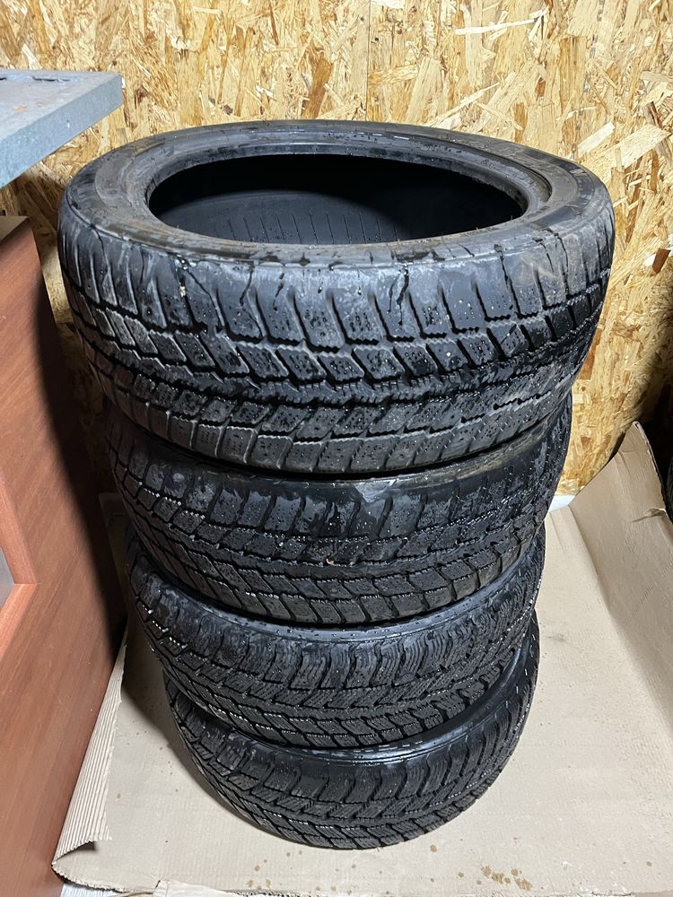 Продам шины шипованые NEXEN 215/50/17