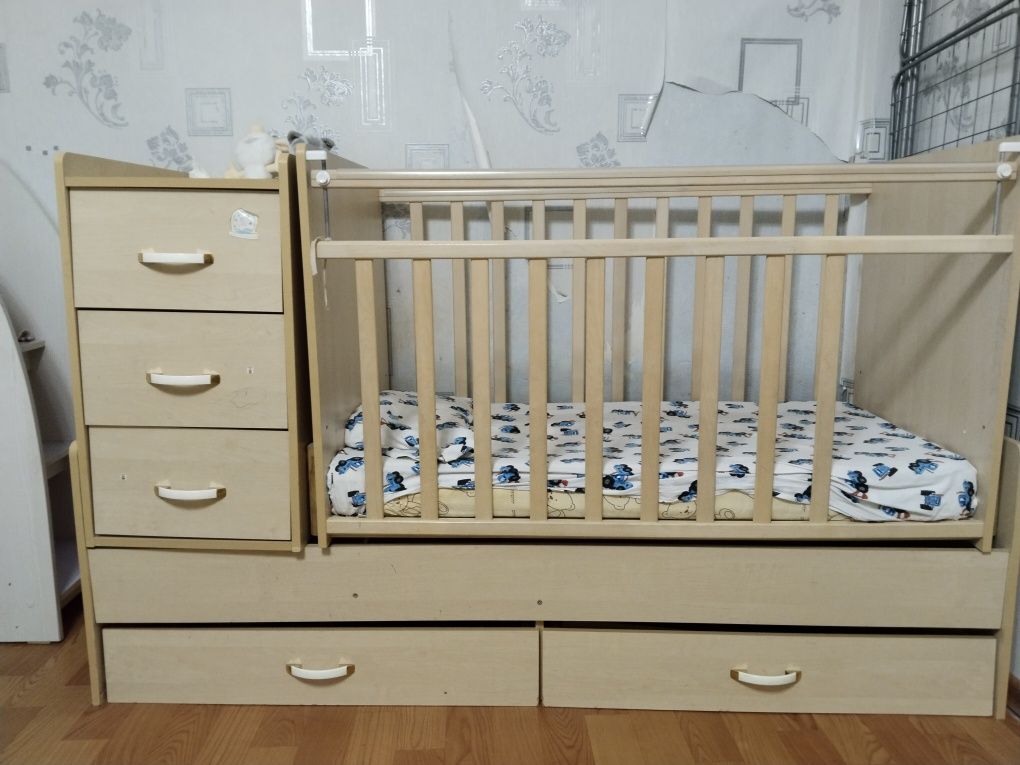 Продам детскую кроватку