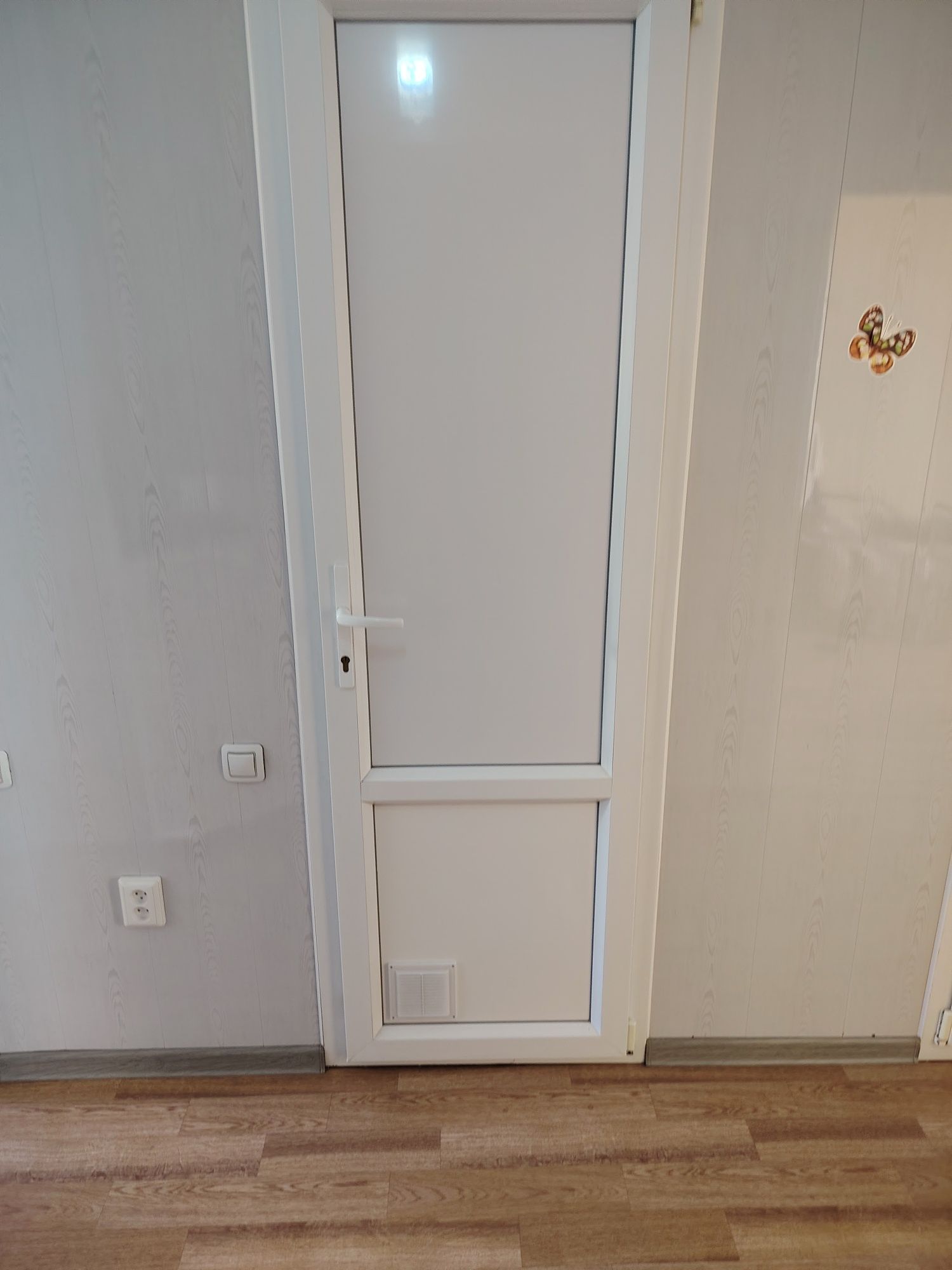 Продам пластиковые двери!