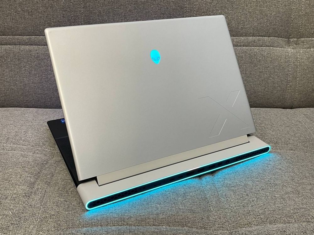 Alienware X16/Legion pro7/Acer Triton/Asus G18