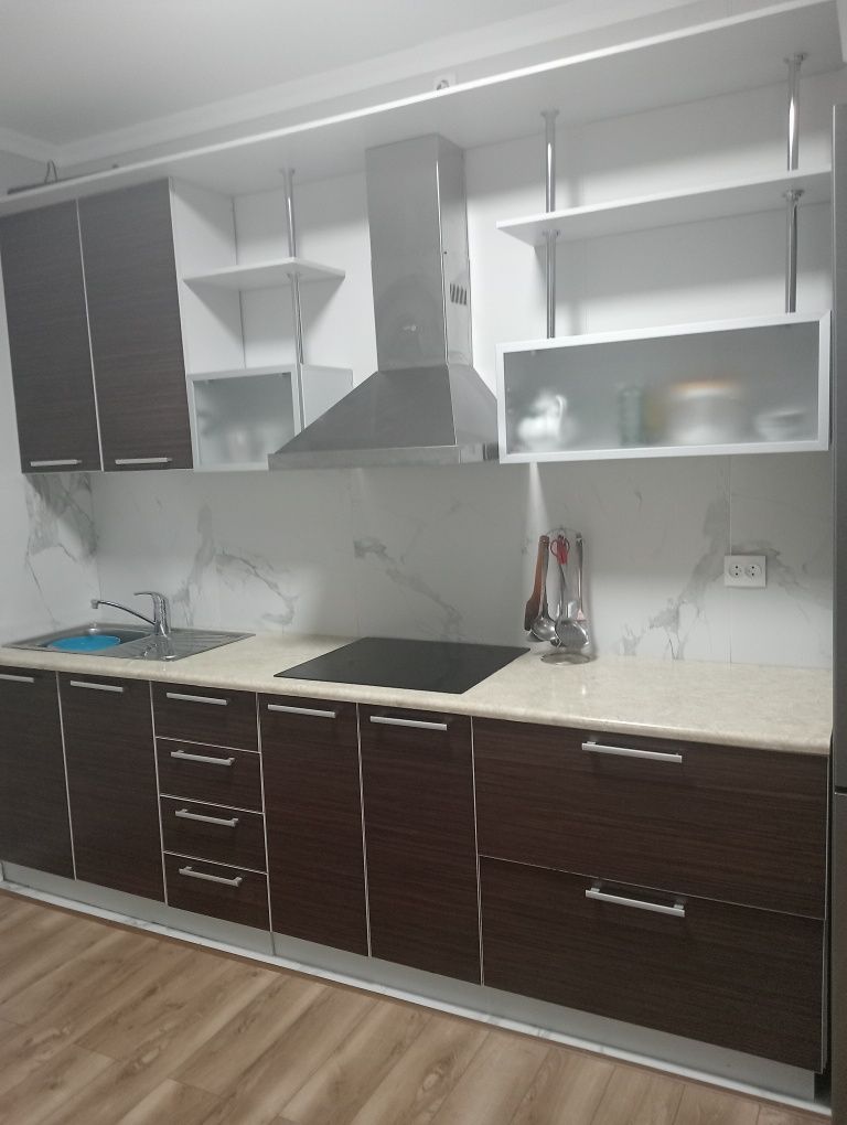 Кухний гарнитур сатылады