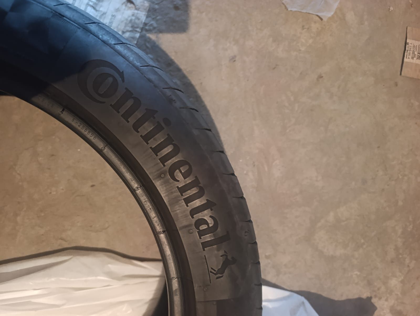 Продам шины continental premium contact 6 235/45 R18