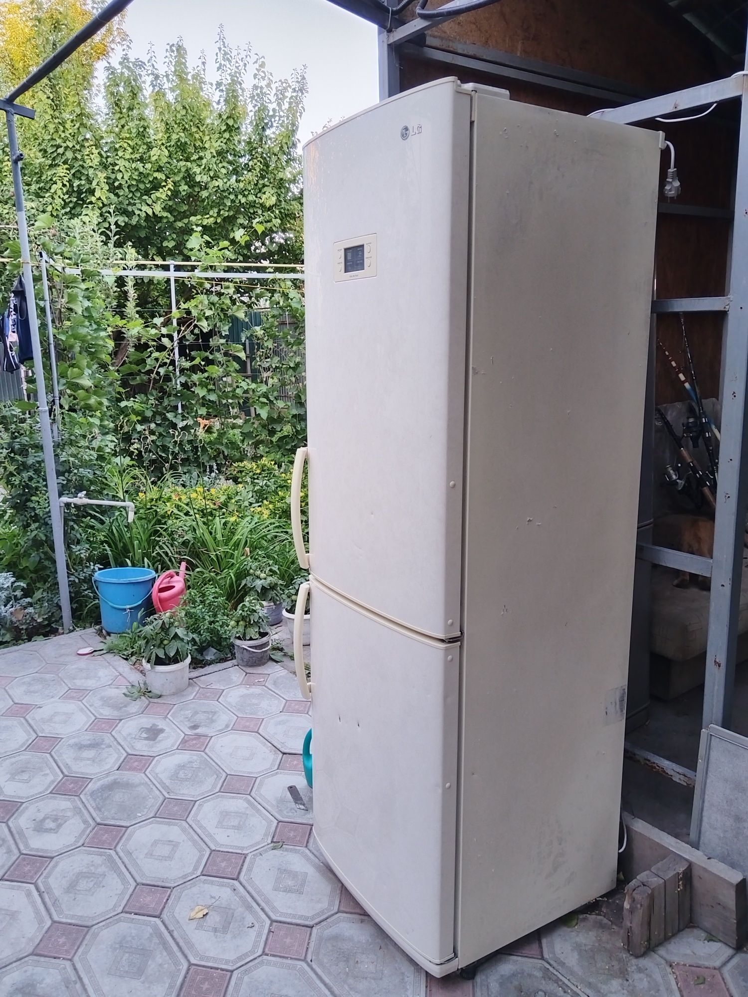 Продам б/у холодильник LG