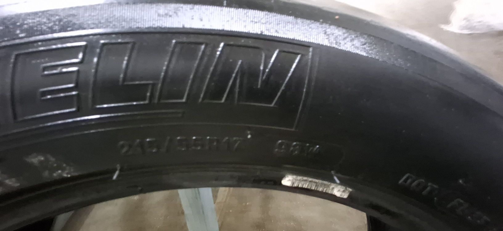 Продам летний комплект  шин  мишлен 215/55R17  98 w