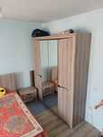 Двух спальный гарнитур, с комодом и зерколом входит в комплект