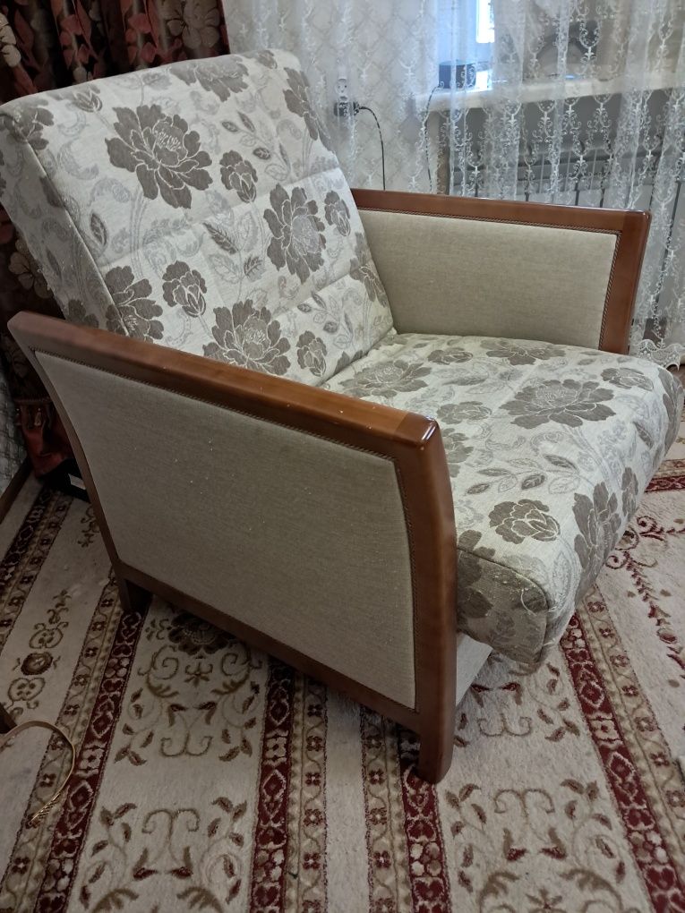 Продам кресло- кровать.  Крепкое, надёжное. В хорошем состоянии.