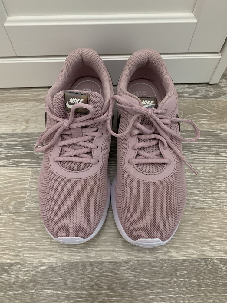 Кроссовки Nike 15.000 тенге