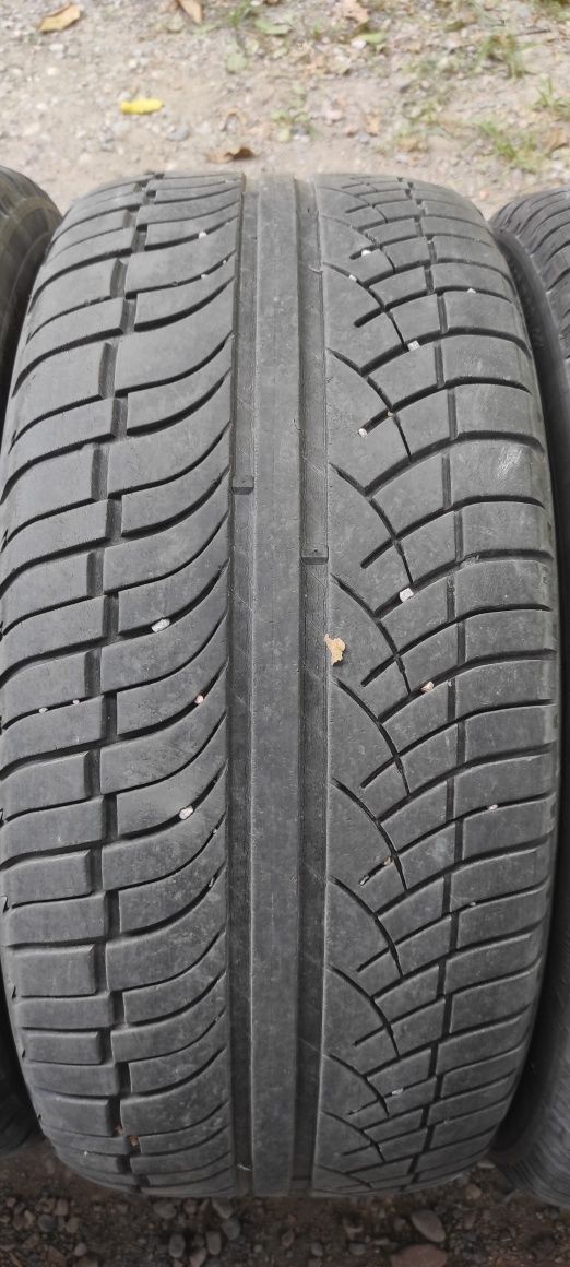Комплект шин 275/40/20 Michelin. France