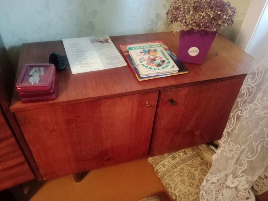 ОТДАМ БЕСПЛАТНО, диван и 2 кресла
