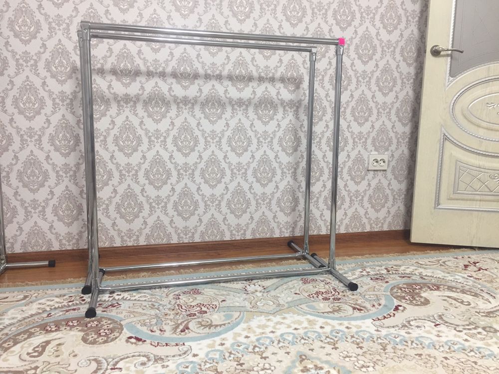 Детская стойка для одежды
