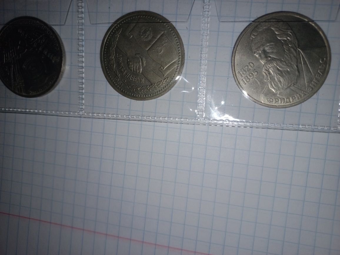 Школьная медаль и рубли ссср
