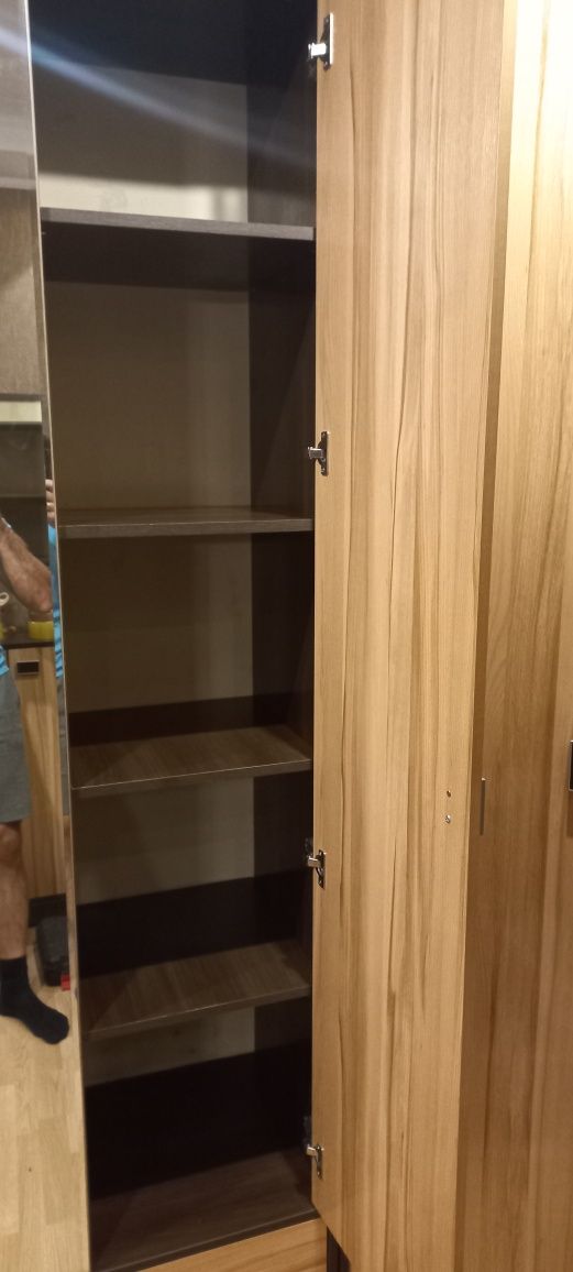 продам прихожую угловую