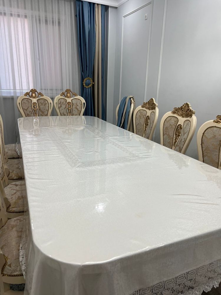 Продается Стол и стулья