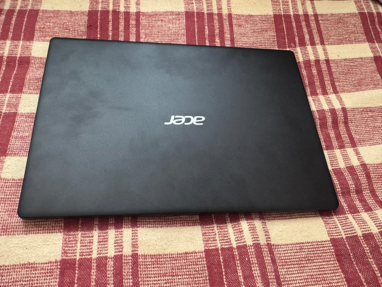 Новый современный офисный ноутбук Acer