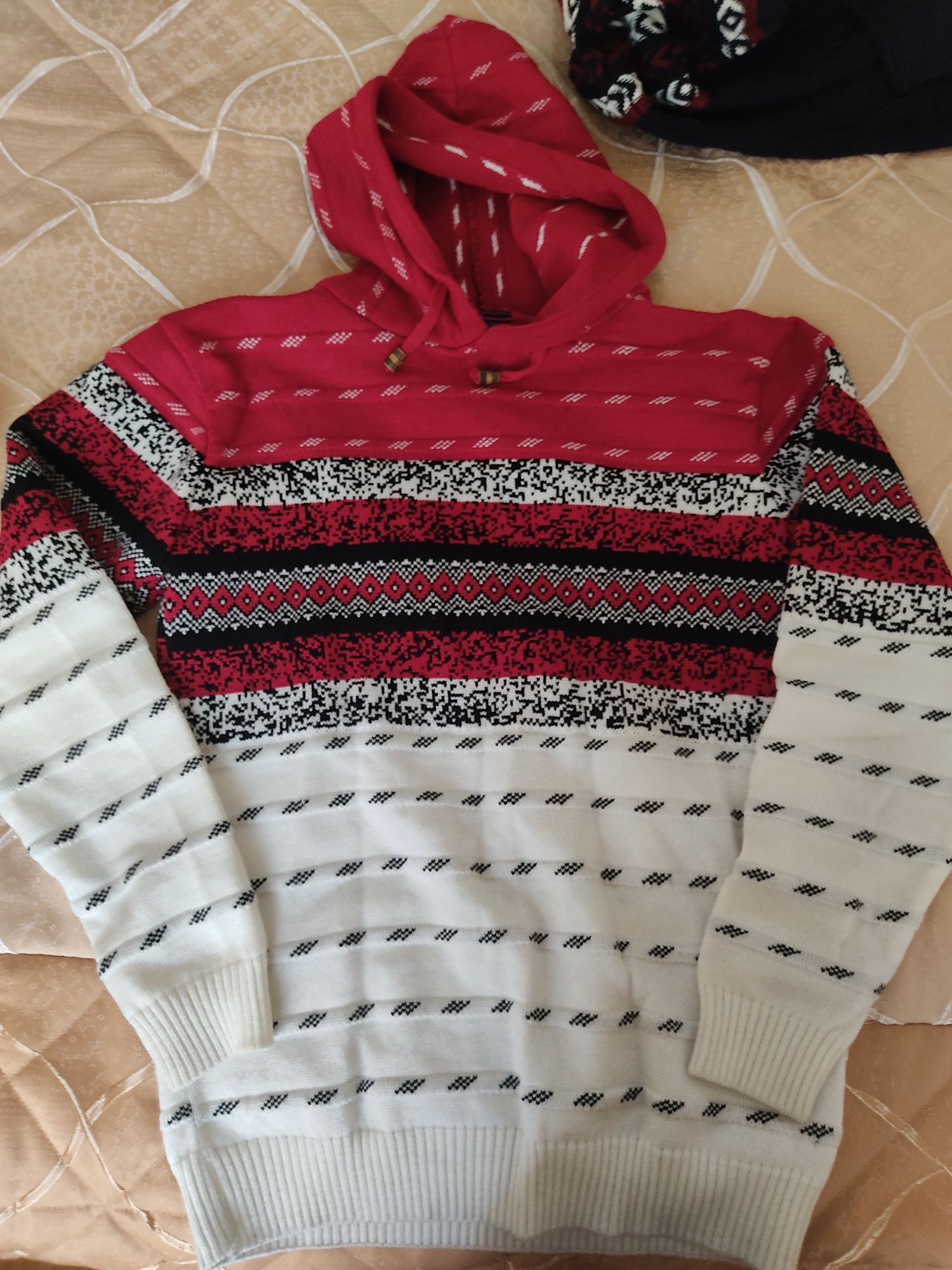 Продам мужские свитеры зимние
