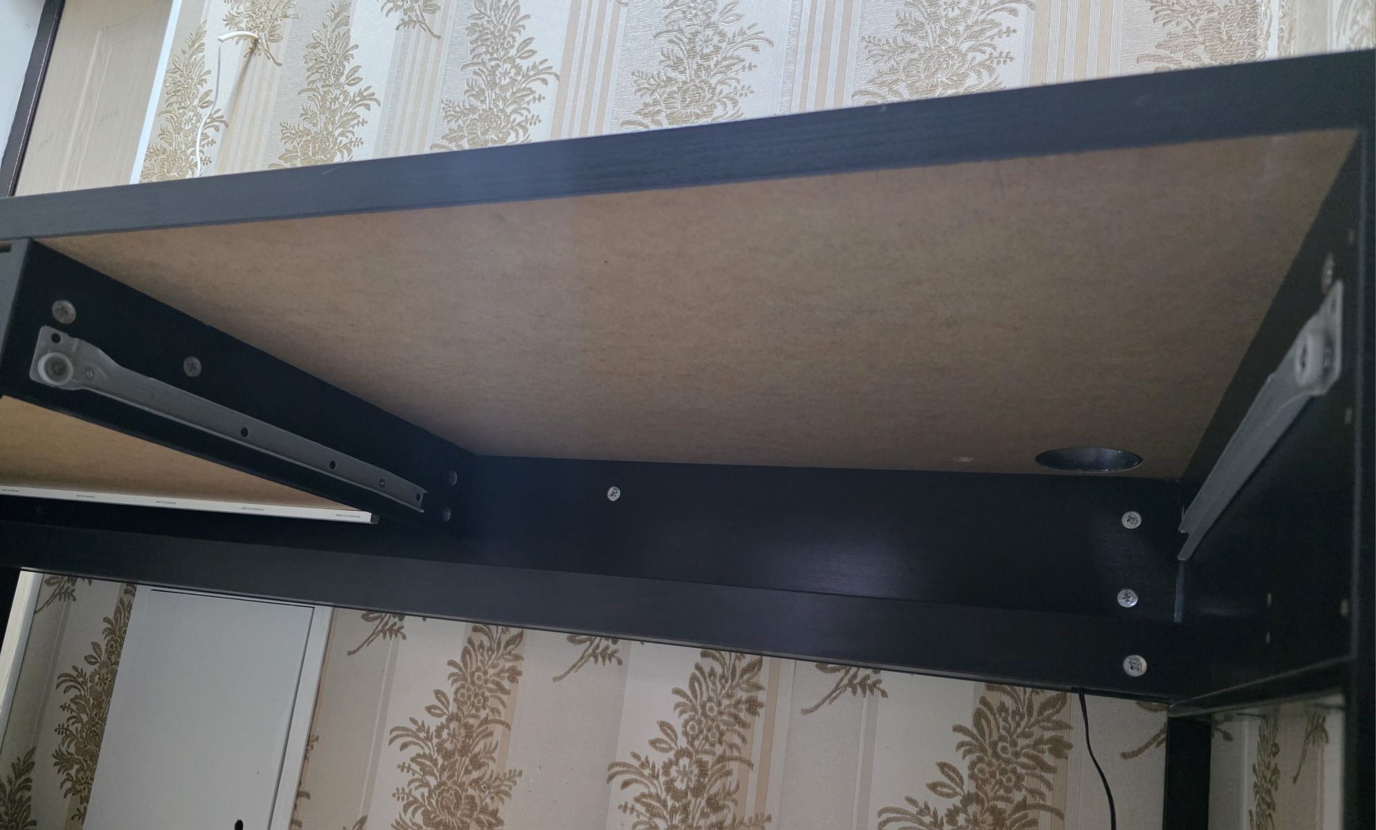 Продам стол ikea micke