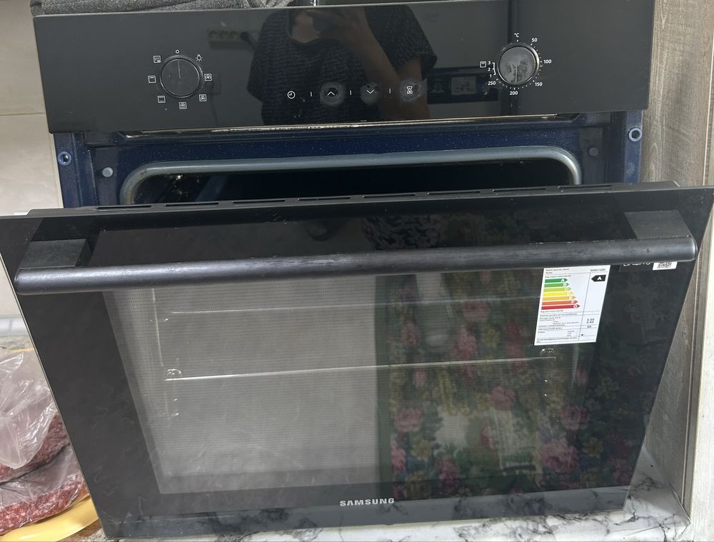 Духовой шкаф Samsung NV68A1145RK/WT черный б/у 3ай ғана ұсталған