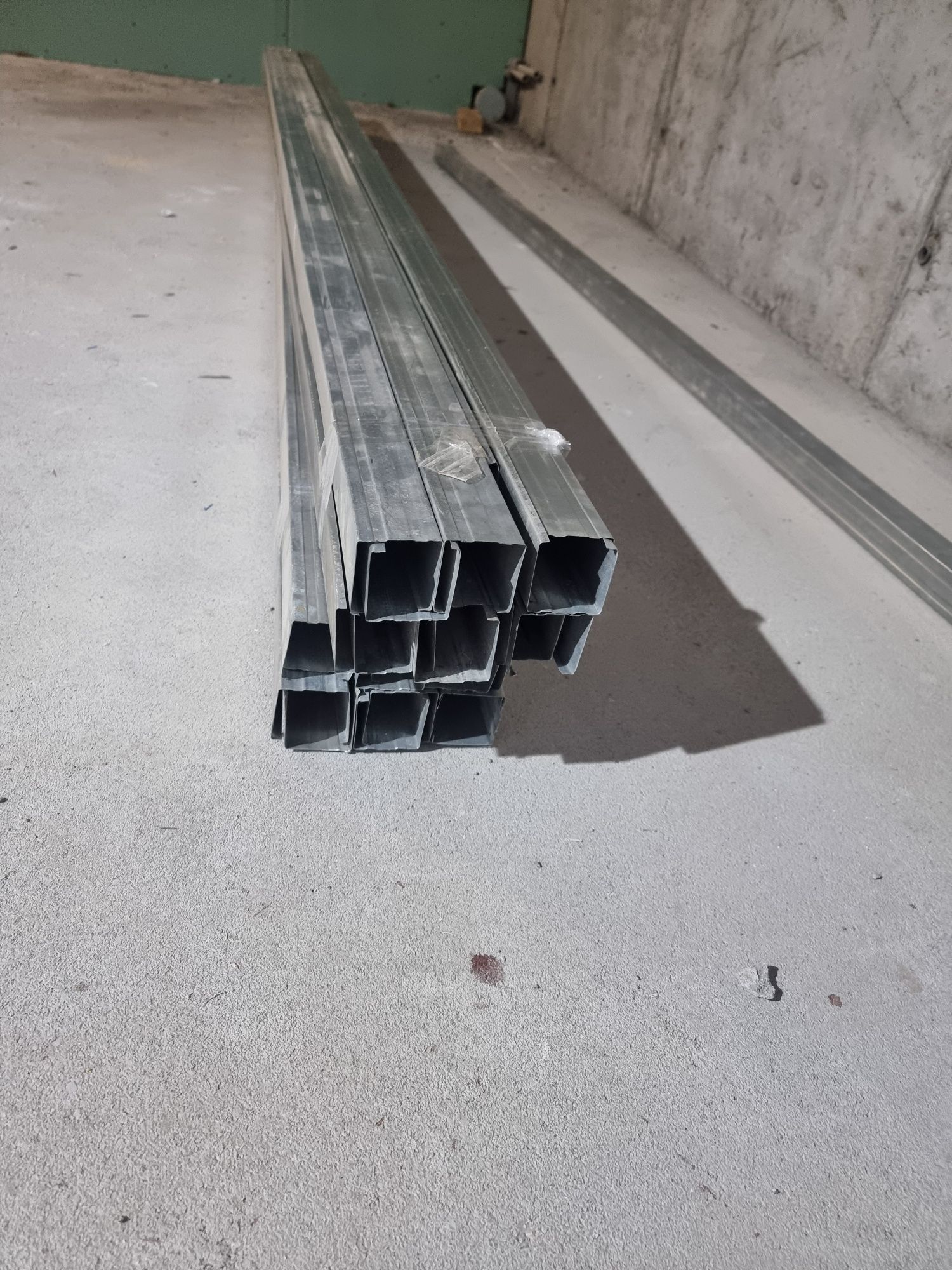 Продам профиль 5×5   24 штук