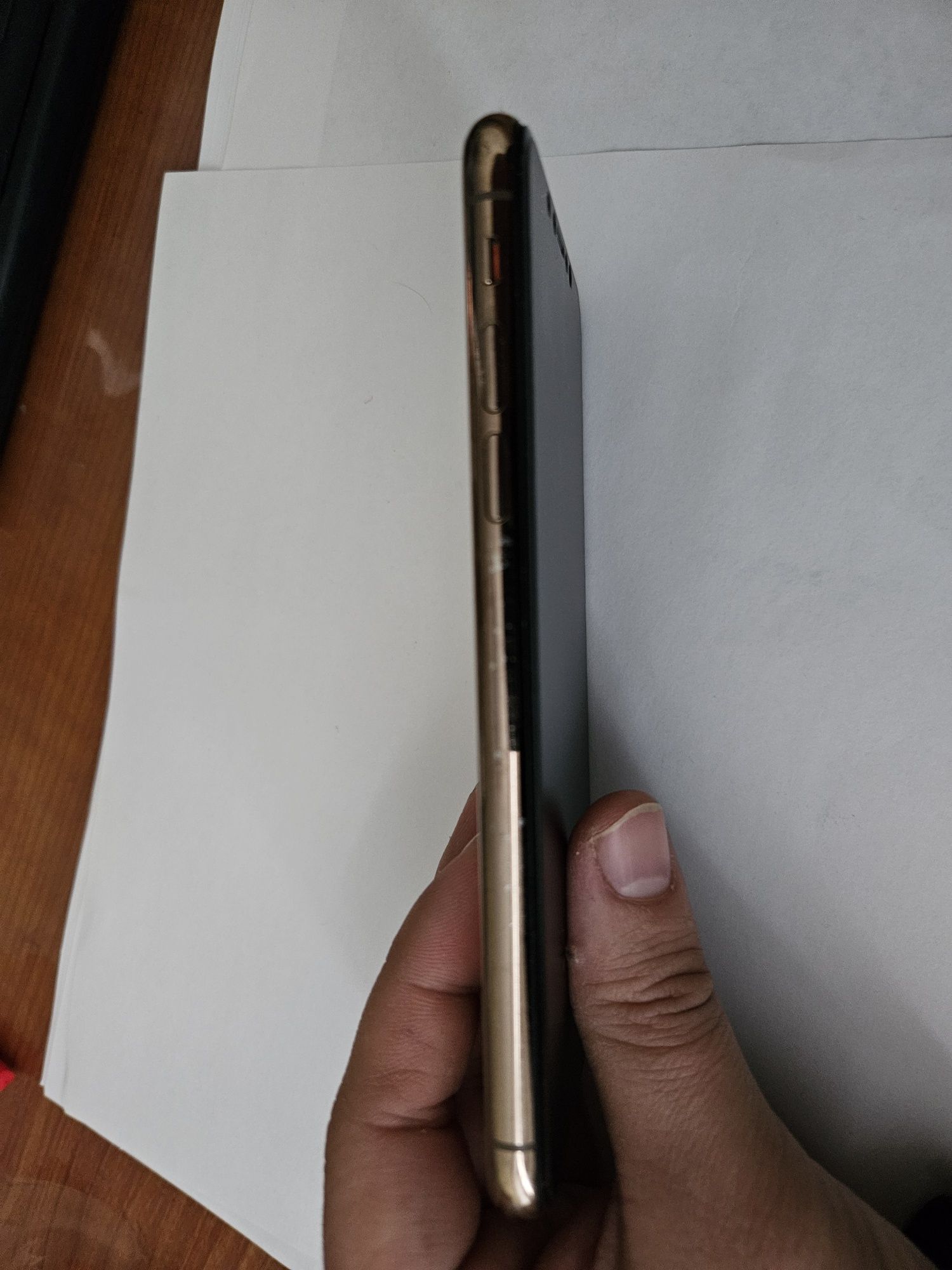 Продам Iphone XS