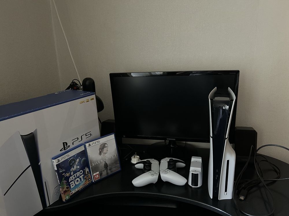 PlayStation 5 (дисководом/2 геймпада/ зарядная станция/ 2 видеогры)