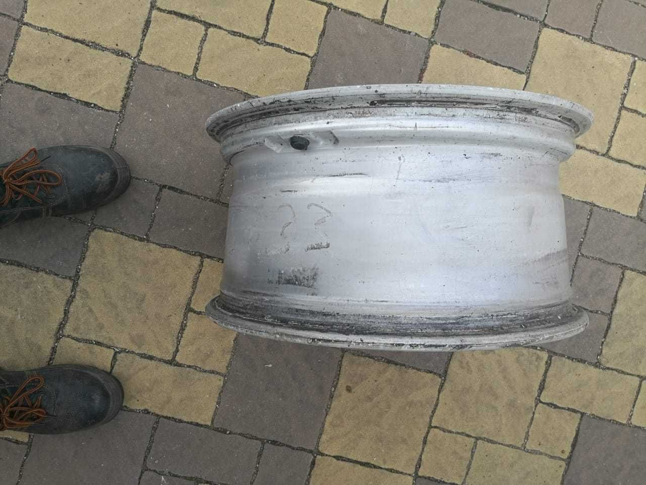 Продам диск на Mercedes и Nissan Terrano.