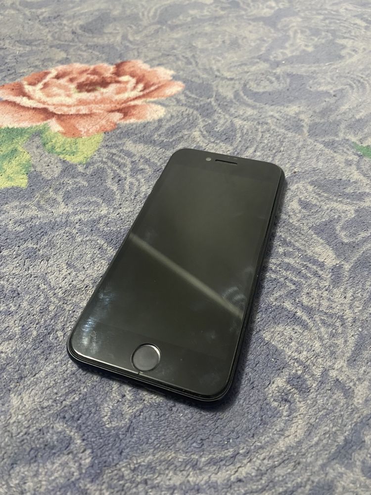 iPhone SE сотовый телефон