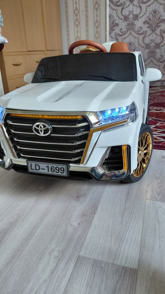 НОВЫЙ Тойота продам