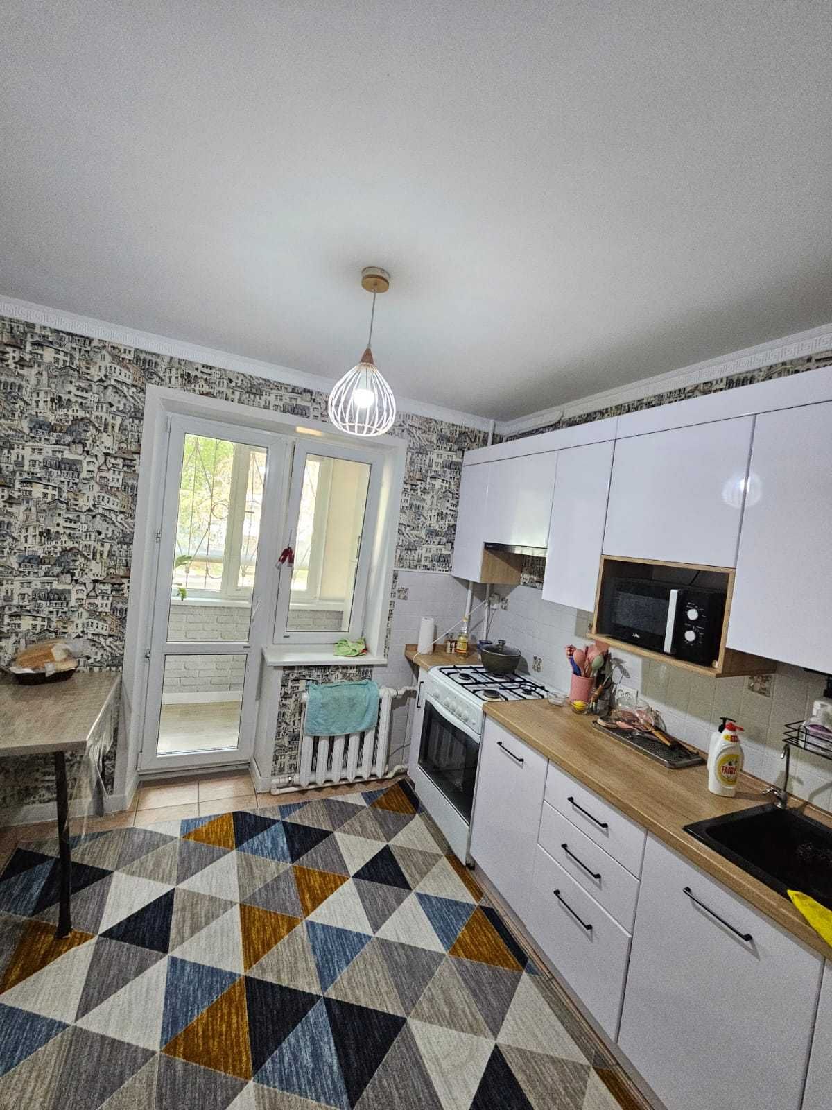 Продается 2 комн. квартира Район 3 Школа