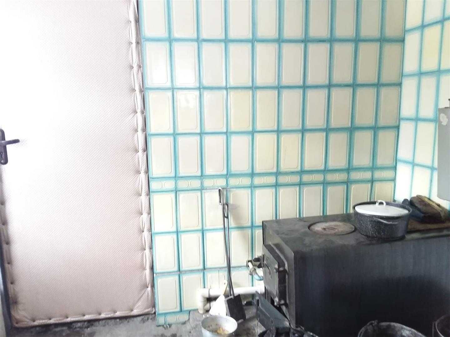 Продаю 4 комнатный дом в Пришахтинске, район школы №18.