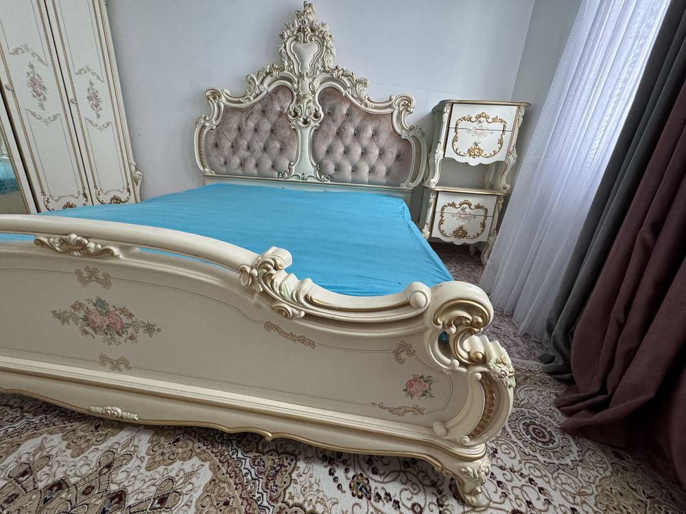 Кровать двух местная + 2 тумба , отличное состояние!