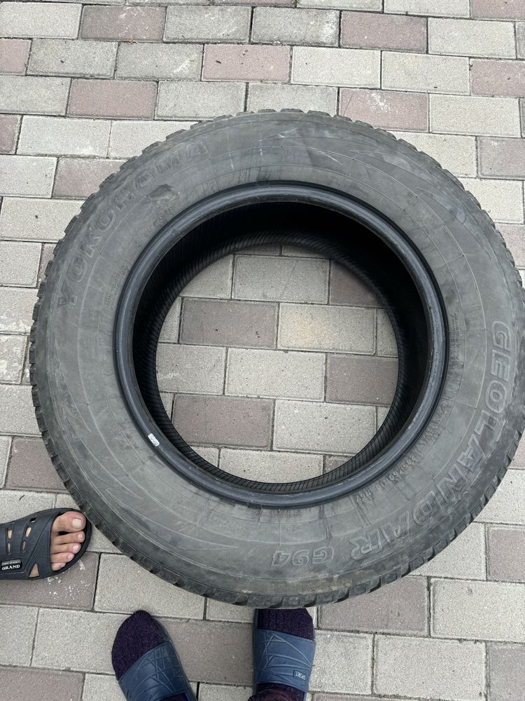 Продам резину тойота 200