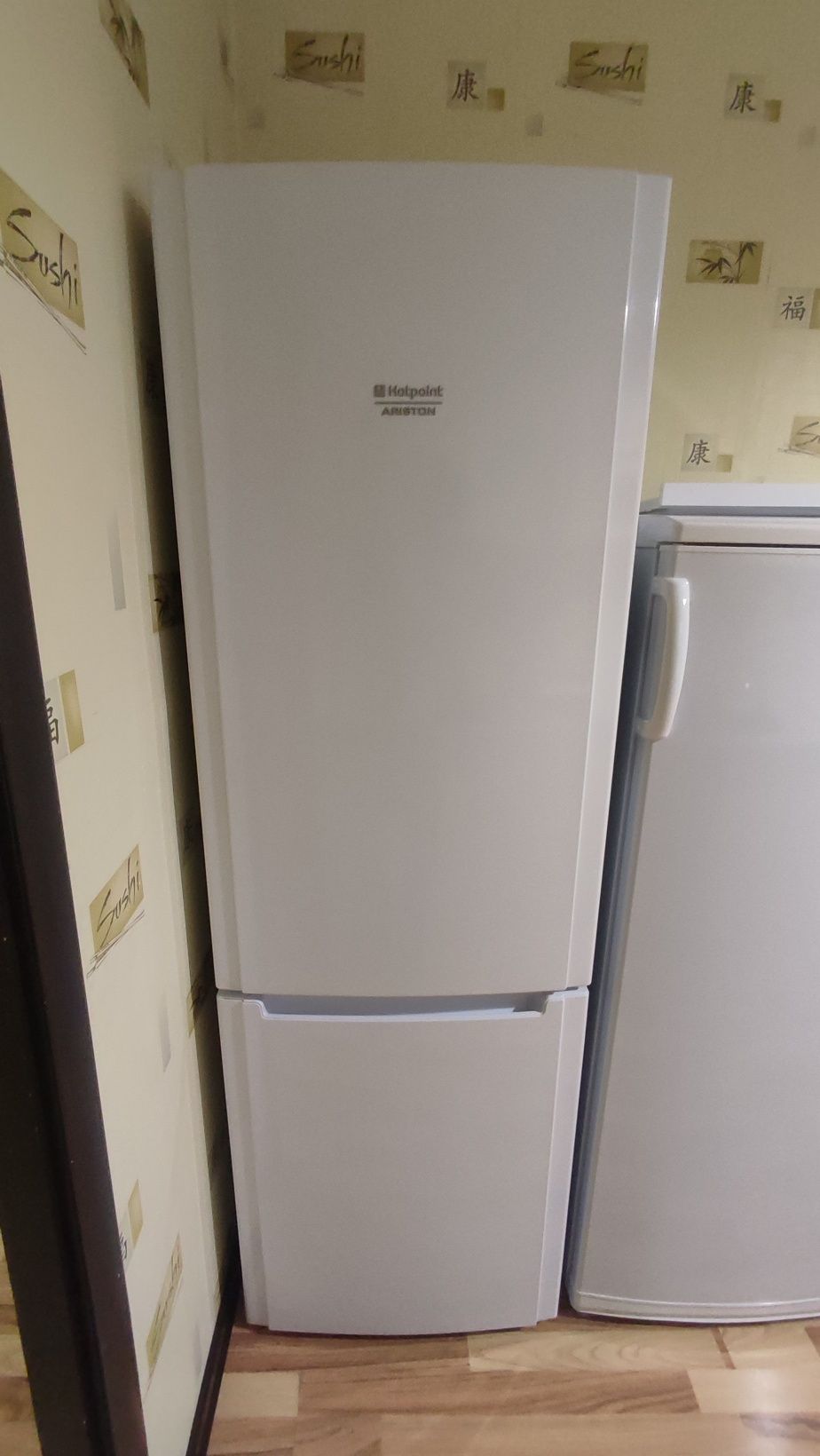 Продам холодильник Hotpoint Ariston